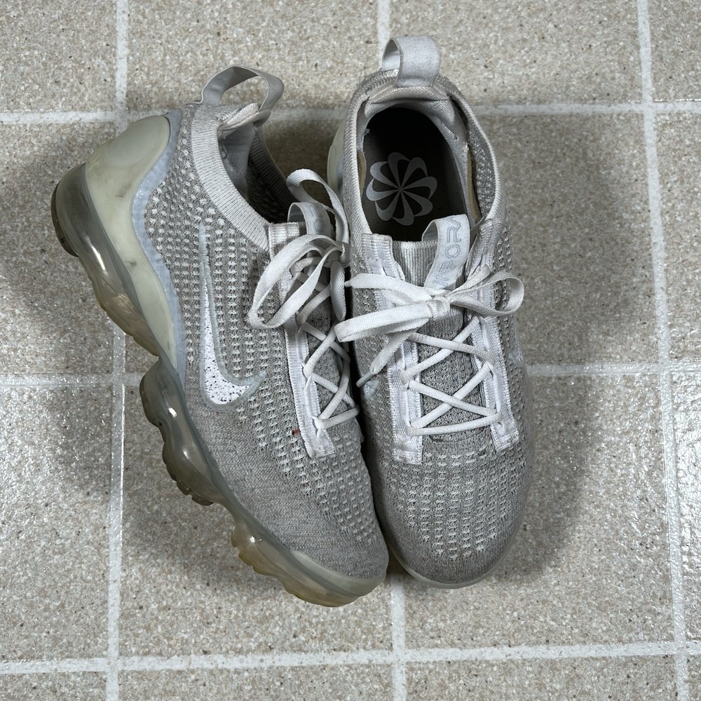 Nike Air VaporMax 2021 Flyknit Pure Platinum Sneakers Athletic Women -‎ Sz 7.5